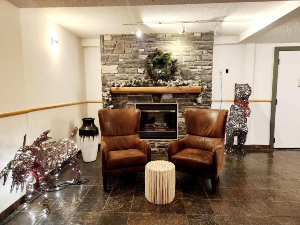W118 New! Central Canmore- Light Industrial Hotel Room Εξωτερικό φωτογραφία